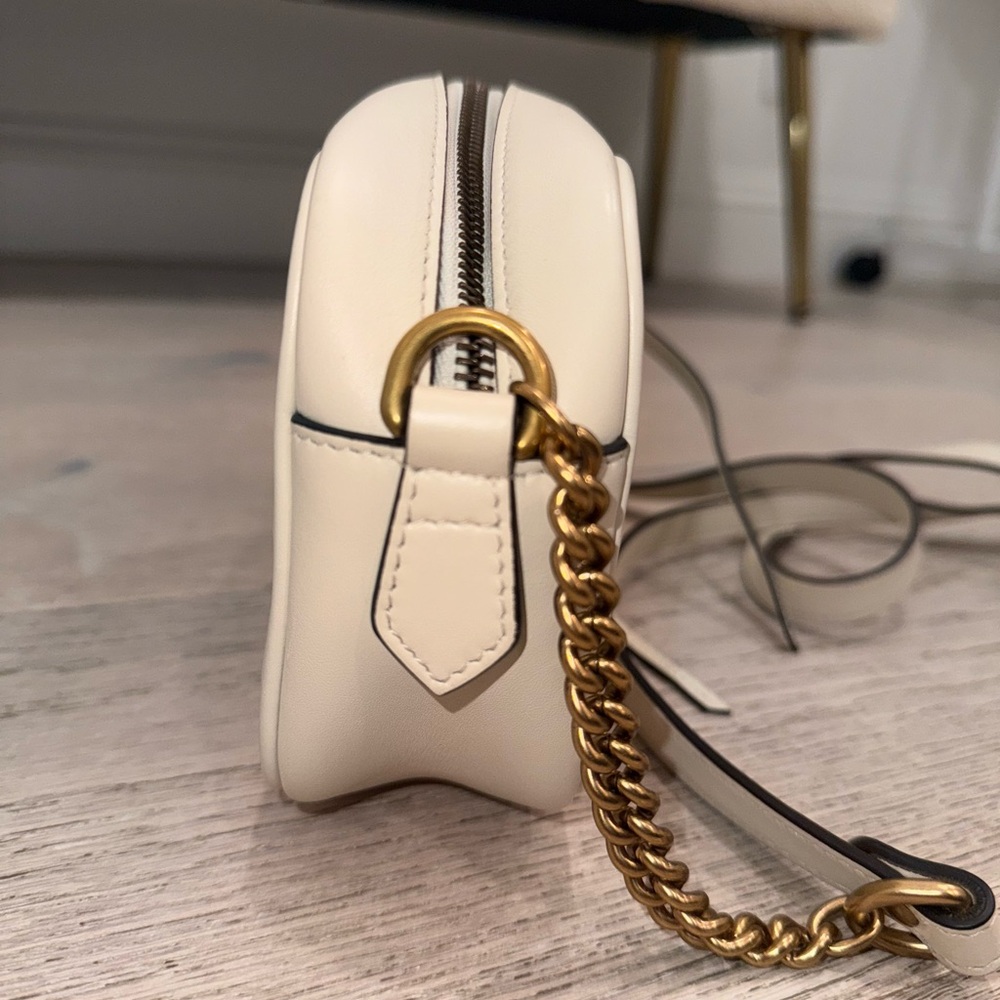 Gucci GG Marmont Camera Bag
Matelasse Mini White - Picture 5 of 13